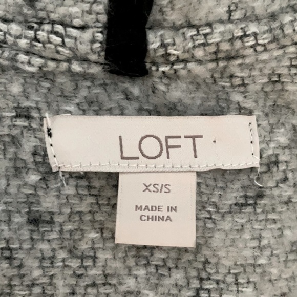 LOFT | Women’s Charcoal Gray / Black LOFT Hooded Poncho with Front Pockets - Picture 2 of 6